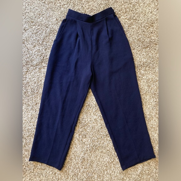 Pleated cropped pants - Picture 2 of 4